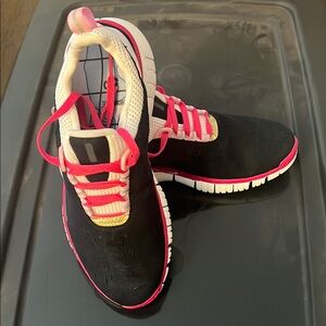 Women’s Nike Free. Black and Pink. Size 7. NWOT.
